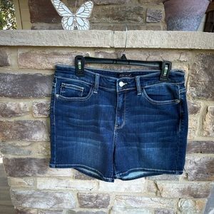 Ladies Judy Blue Denim Shorts. Size XL.  Great condition